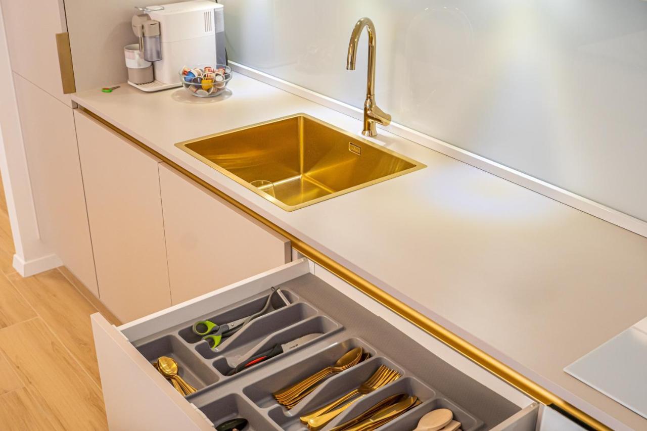 Golden Luxury Apartment Split Exterior photo
